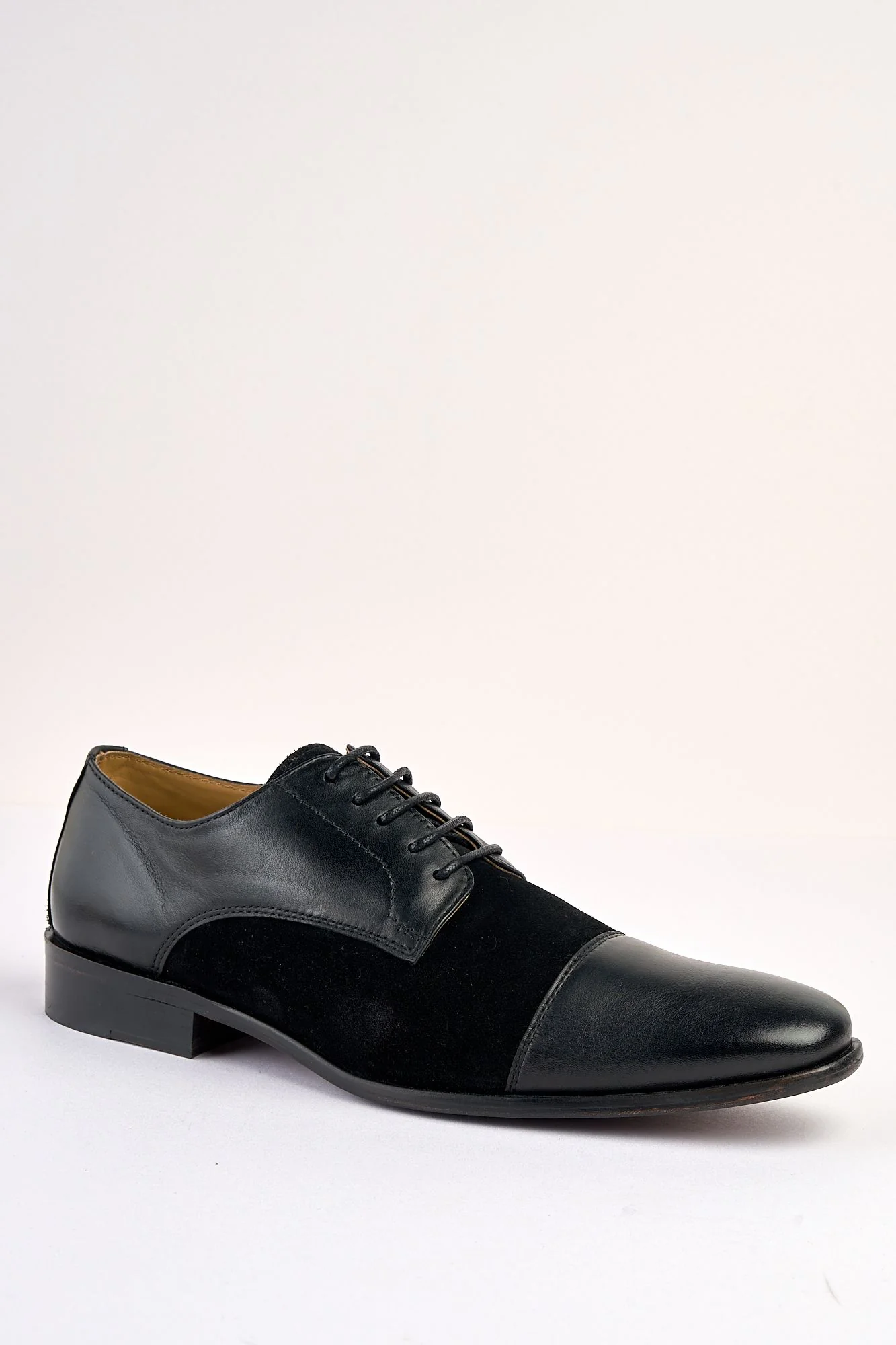 Leonardo Black Laced Shoe with Suede Pattern