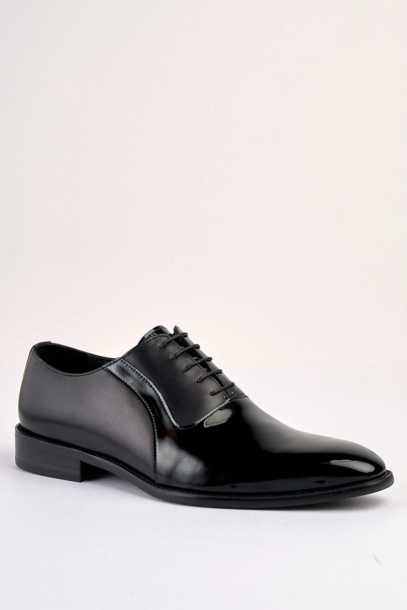 Lorenzo Black Laced Shoe